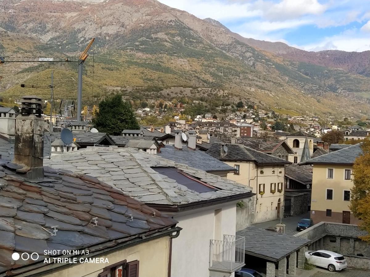 Ferienwohnung Un Oeil Sur La Cathedrale Aosta Exterior foto